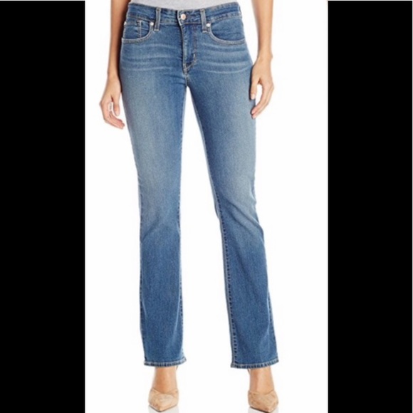 Old Navy Denim - 🍁3/$25🍁 Old Navy “Diva” distressed jeans